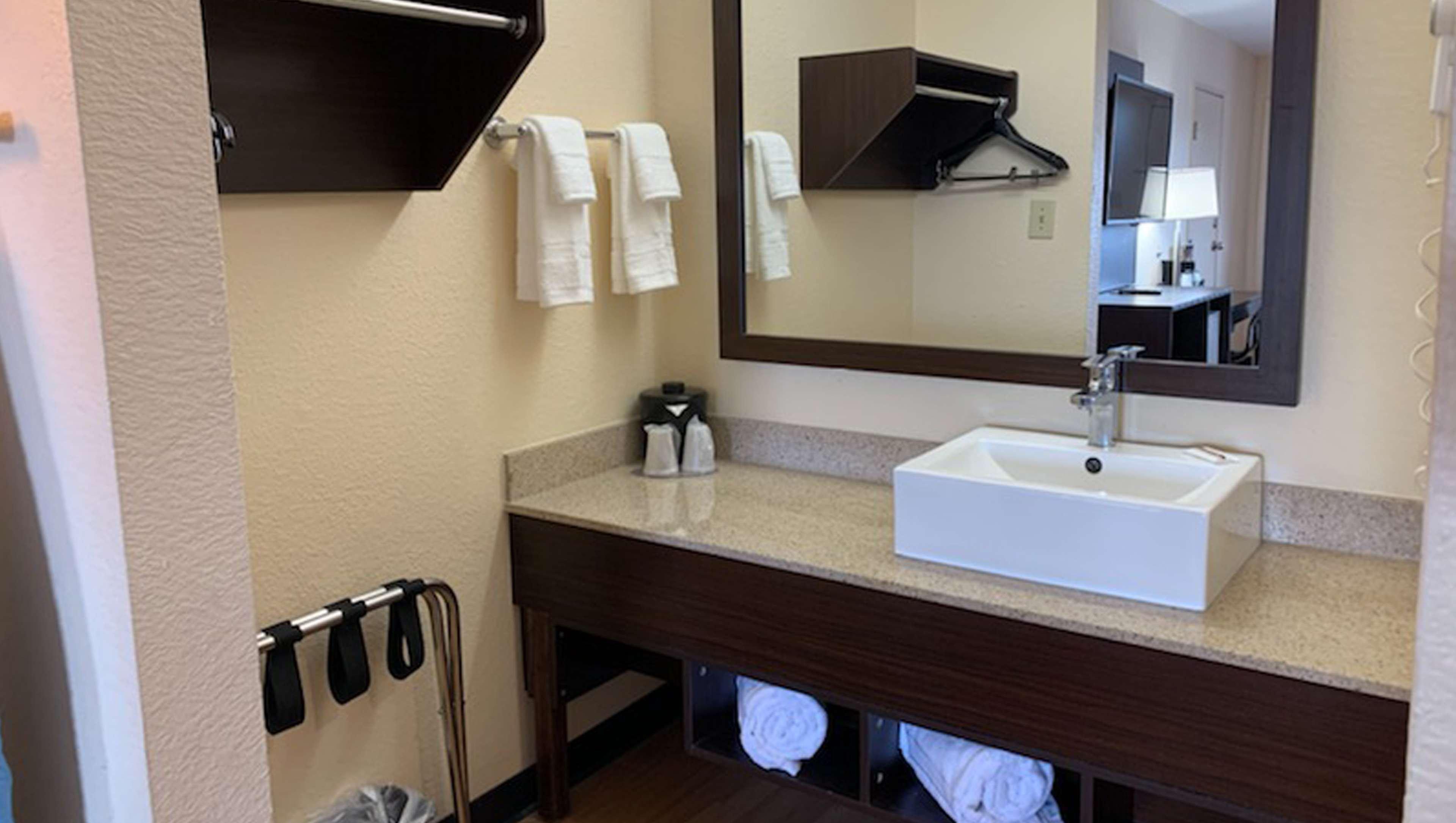 Quality Inn & Suites I-10 Near Fiesta Texas Сан-Антоніо Екстер'єр фото