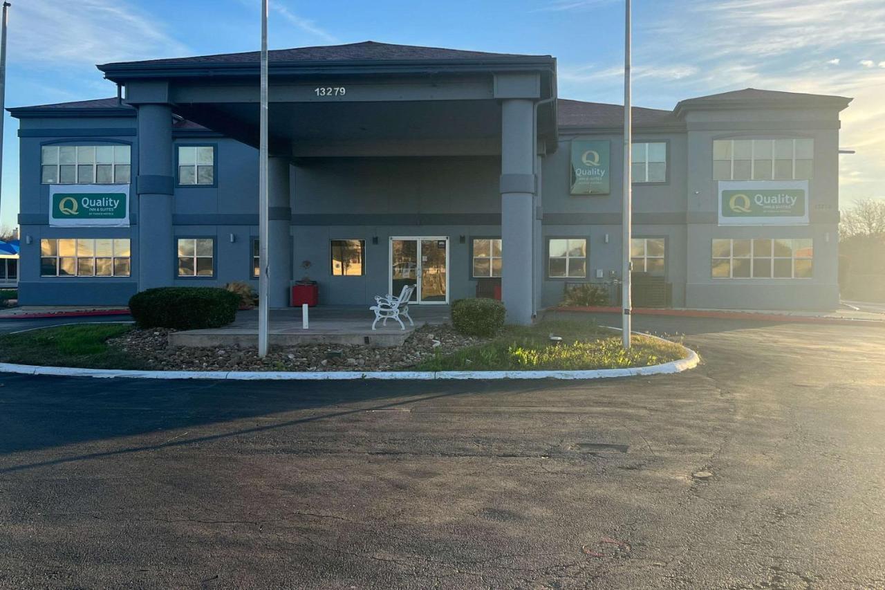 Quality Inn & Suites I-10 Near Fiesta Texas Сан-Антоніо Екстер'єр фото